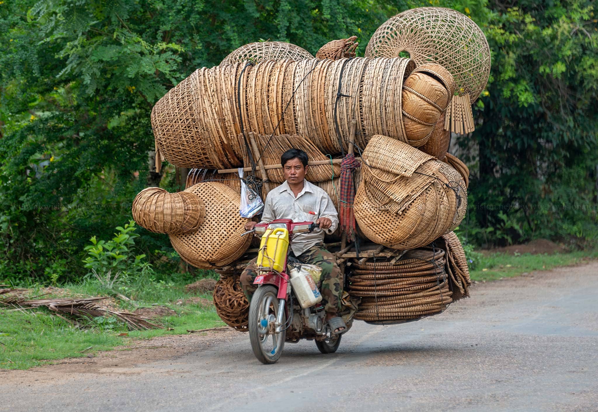 Rattan peddler 